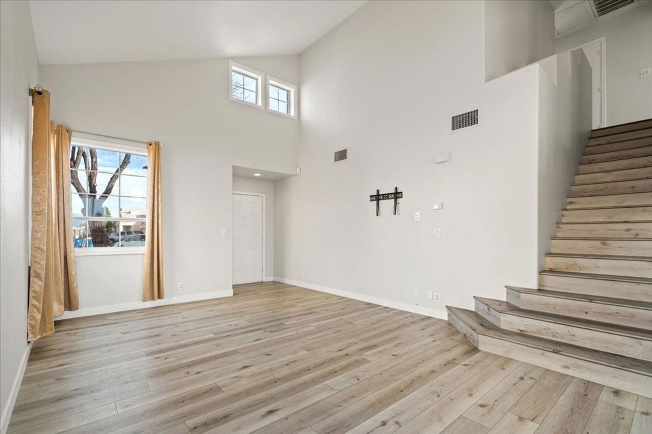 8141 Dartmoor Ave - Photo 5 of 21