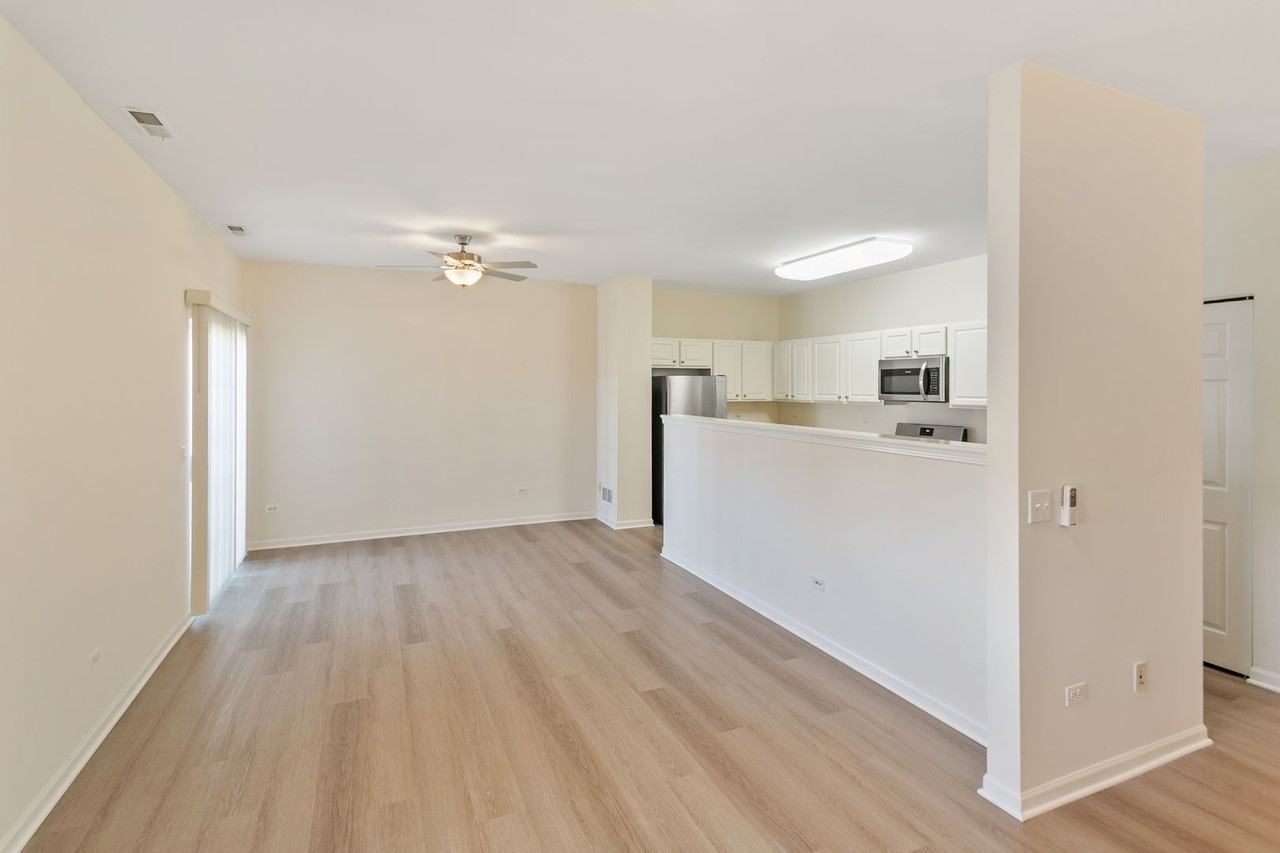 1137 Mount Vernon Dr - Photo 3 of 4