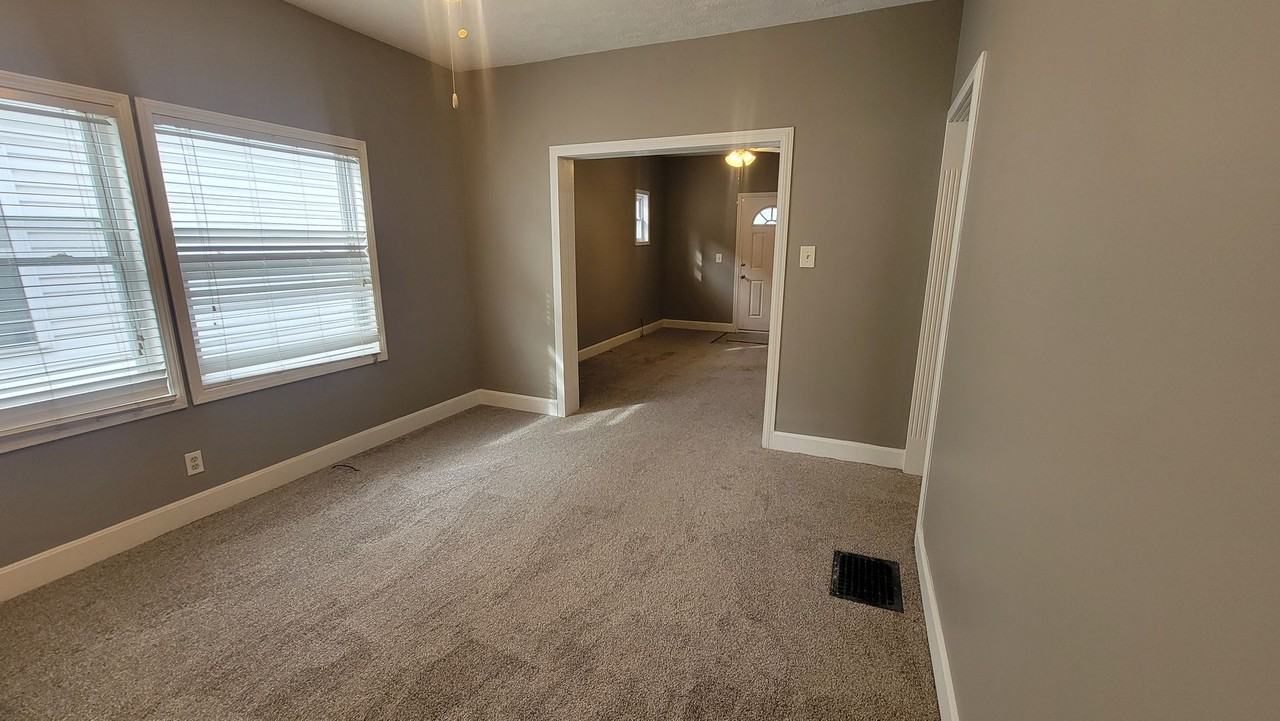 412 Heywood Ave - Photo 3 of 11