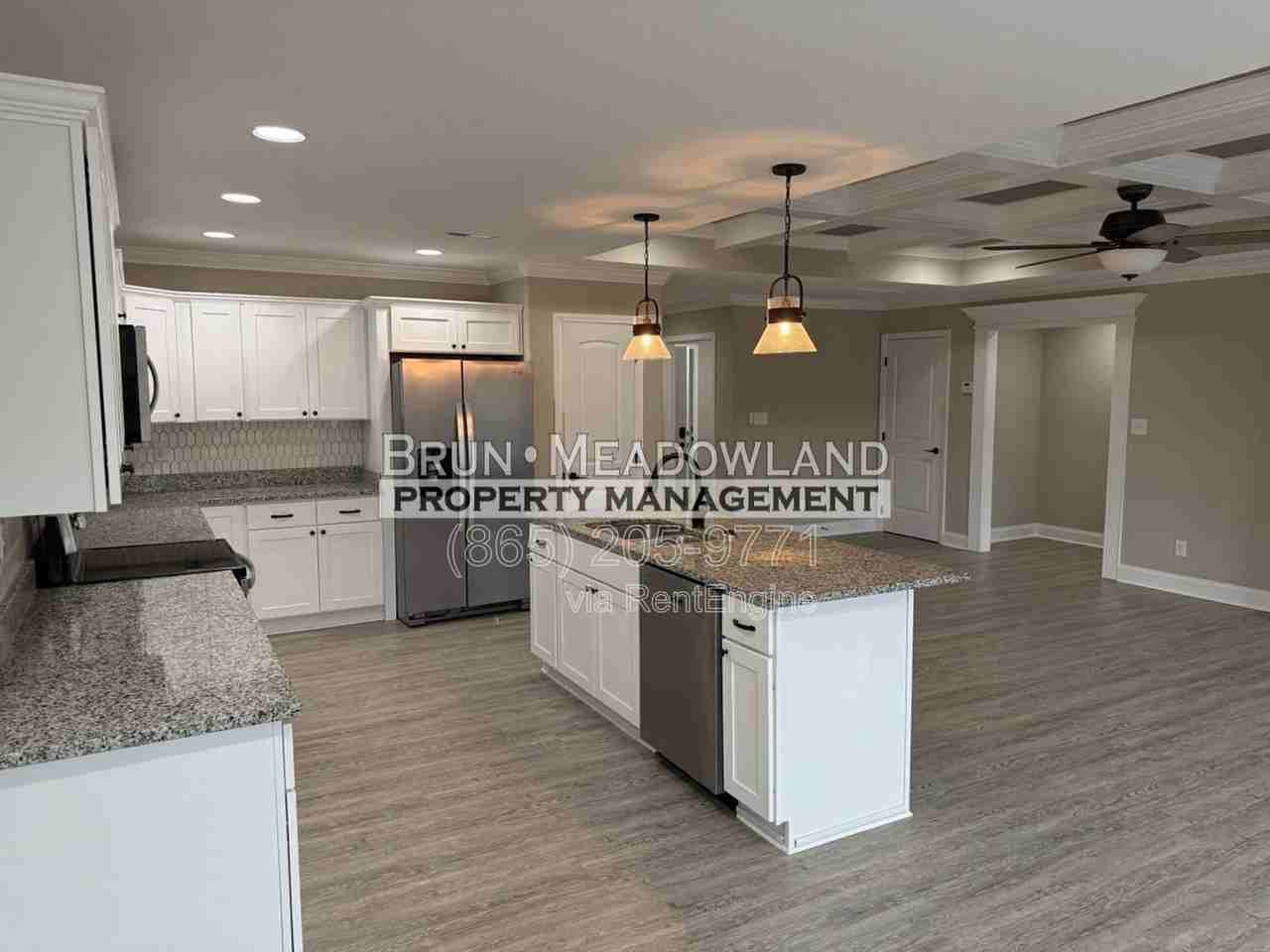 3869 Doral Dr - Photo 3 of 33