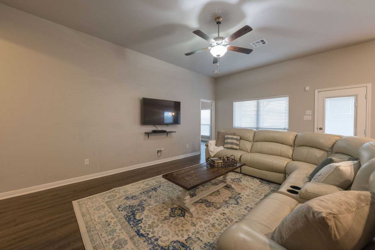 5228 Fenton Ln - Photo 3 of 19