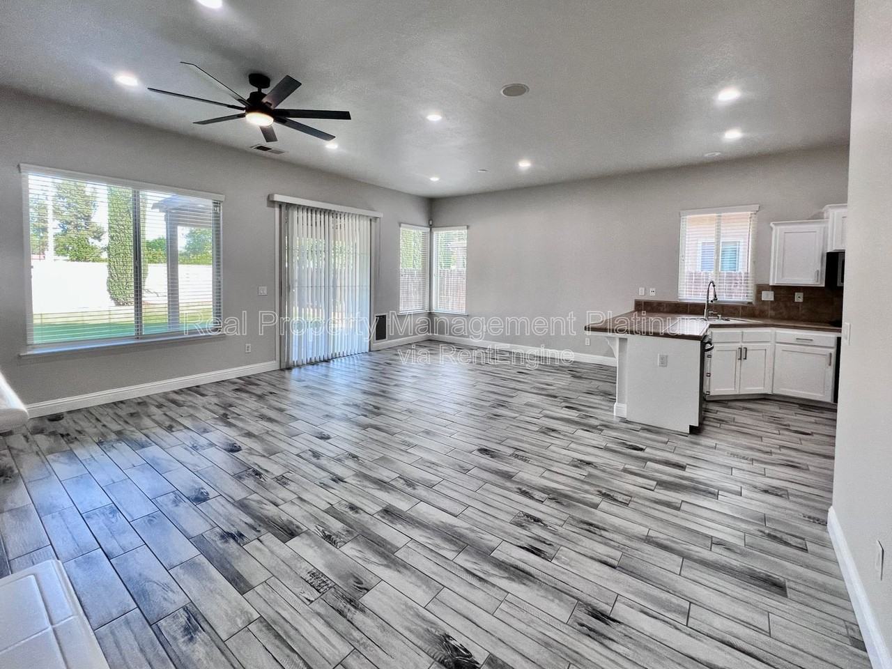 2143 S Shirley Ave - Photo 4 of 26