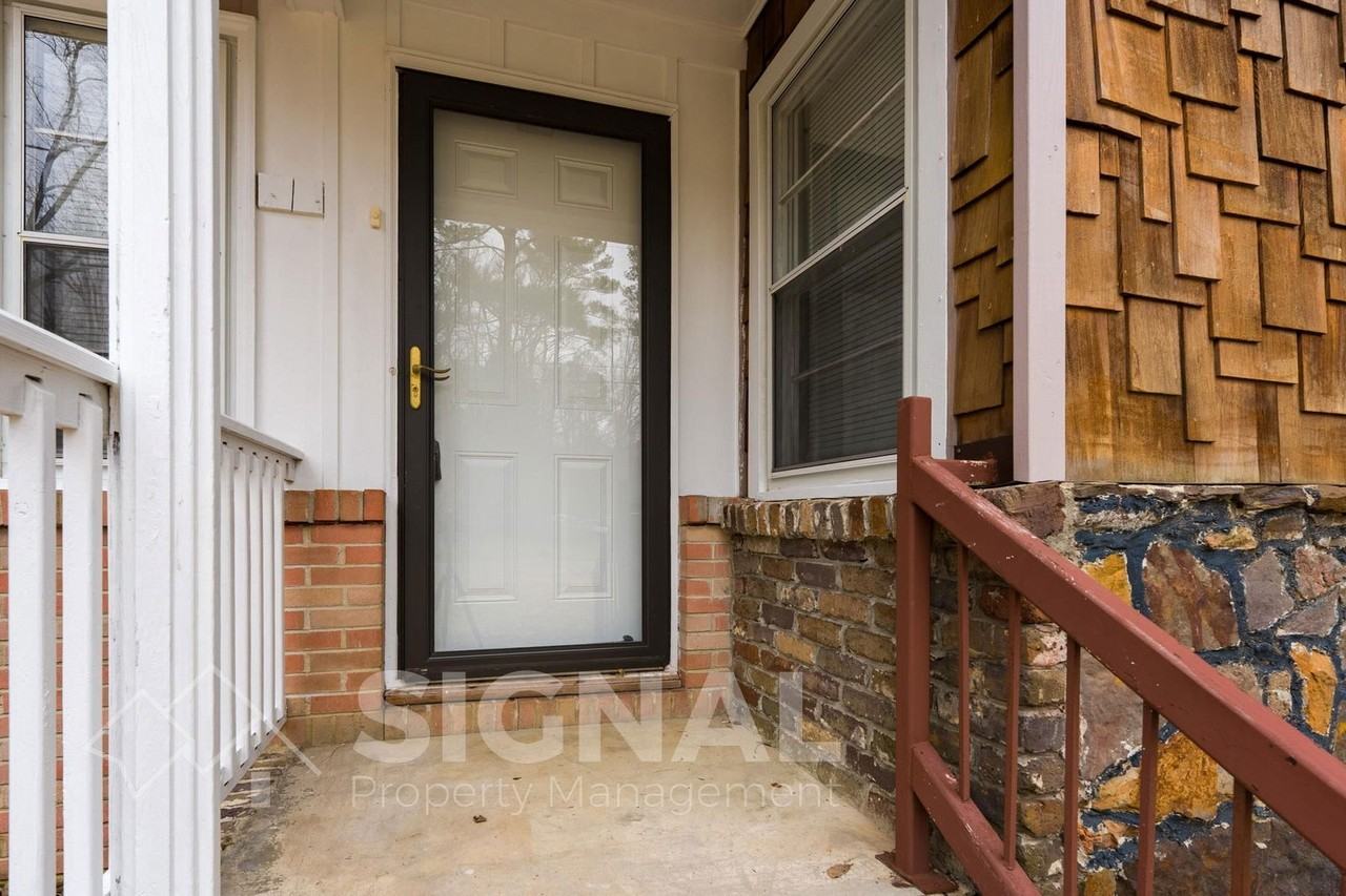 425 Forsythe St - Photo 4 of 31