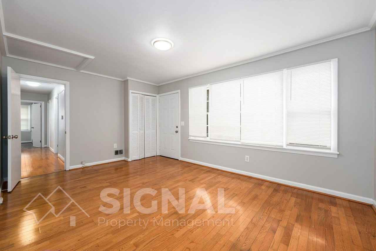 425 Forsythe St - Photo 7 of 31