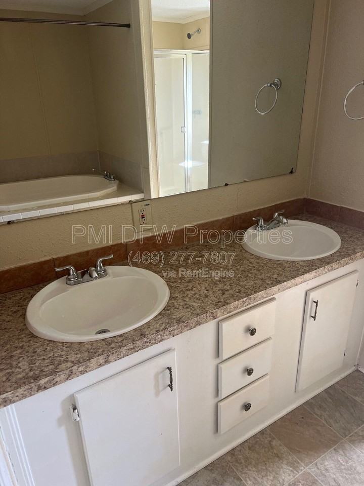 5290 County Road 3229 - Photo 6 of 19