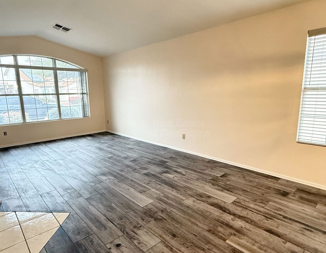 15429 S 45th Pl - Photo 4 of 33