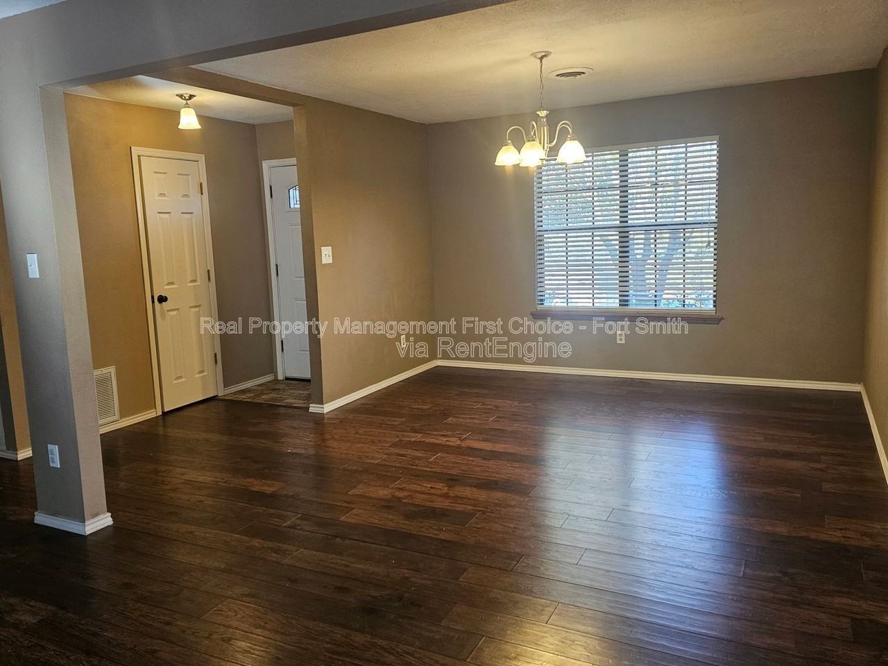 306 Elfen Glen St - Photo 5 of 27