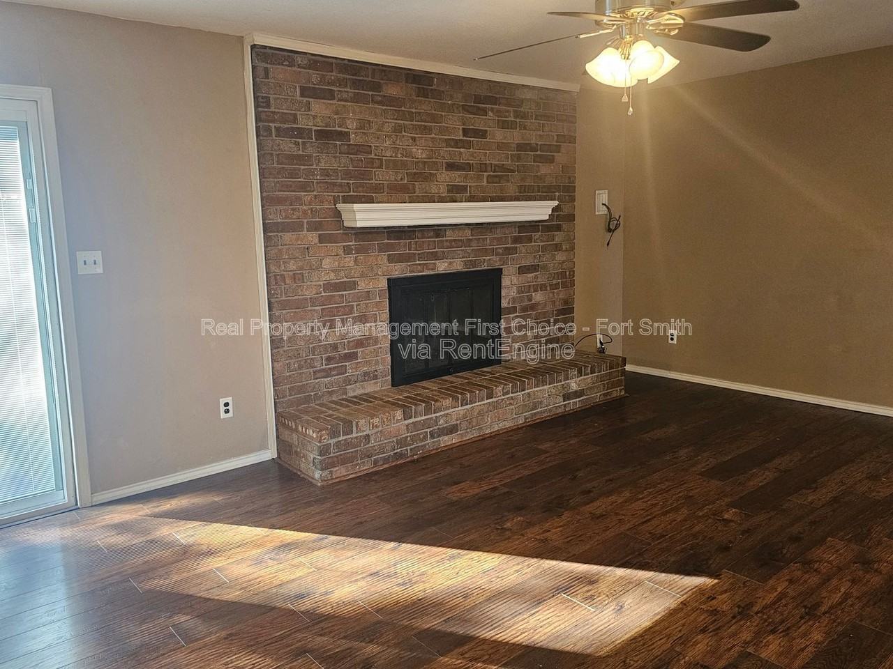 306 Elfen Glen St - Photo 6 of 27