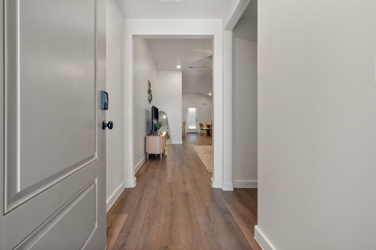 2163 Langford Ave - Photo 2 of 26