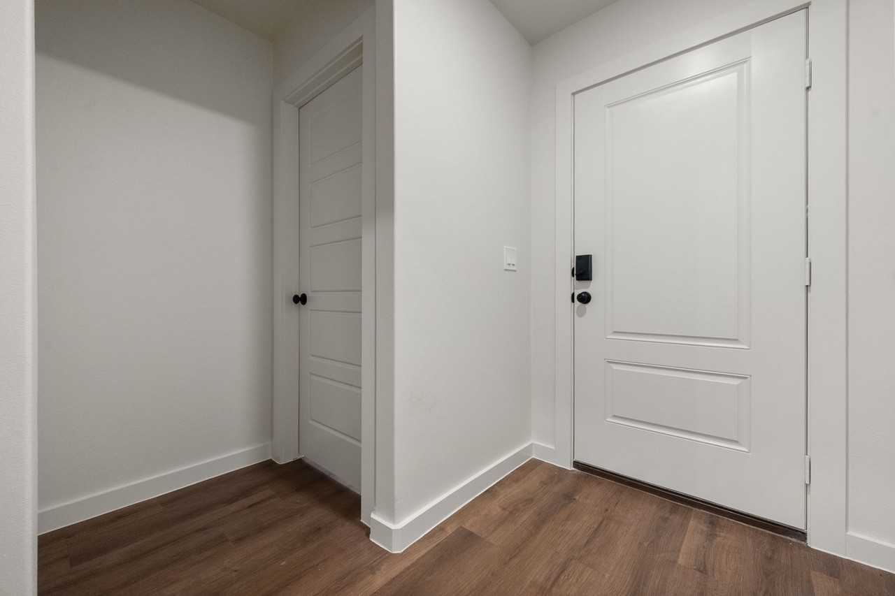 2163 Langford Ave - Photo 3 of 26