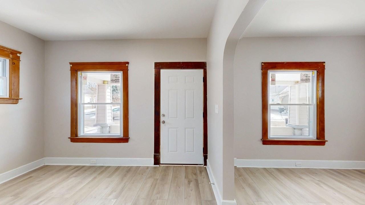 6825 Clement Ave - Photo 4 of 50