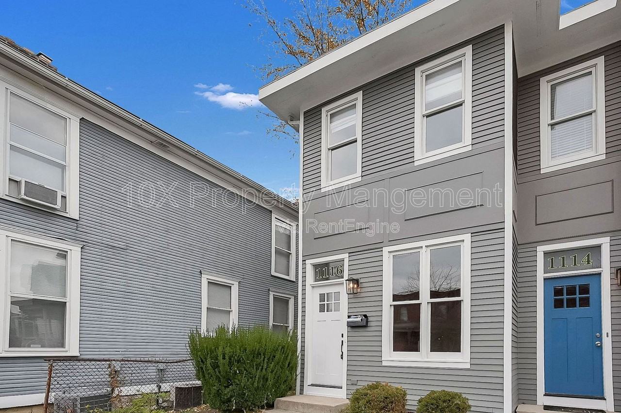 1114 Summit St - Photo 4 of 23