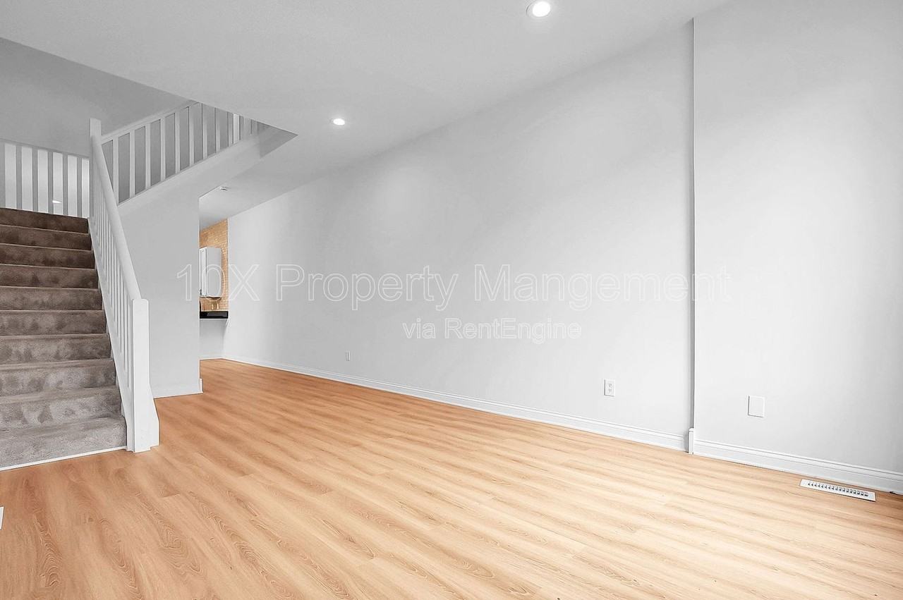 1114 Summit St - Photo 6 of 23