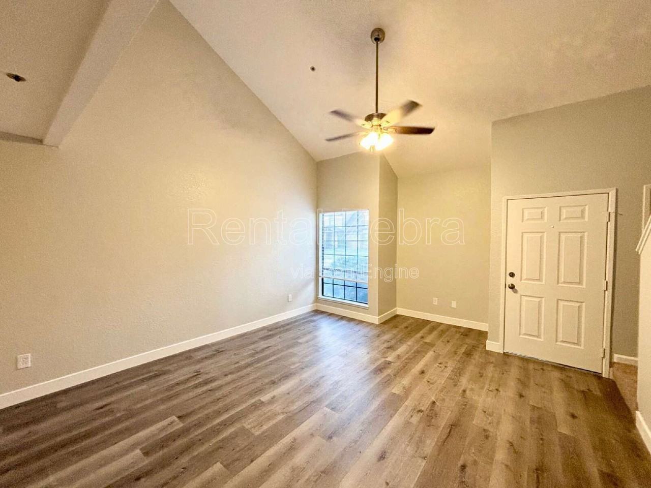 1131 Colorado Ave #109 - Photo 6 of 9