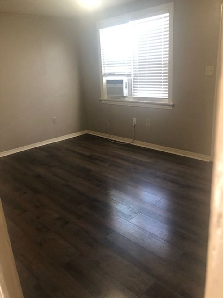 521 Wagner St - Photo 2 of 9