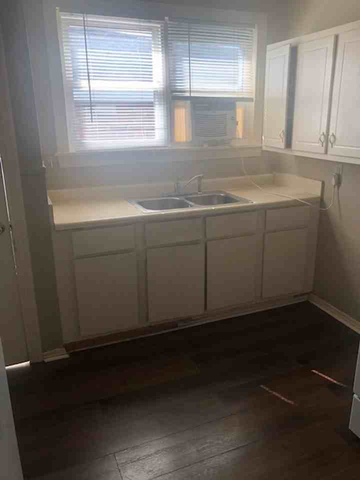 521 Wagner St - Photo 3 of 9