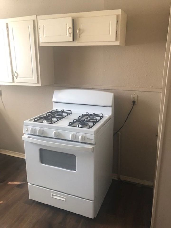 521 Wagner St - Photo 4 of 9