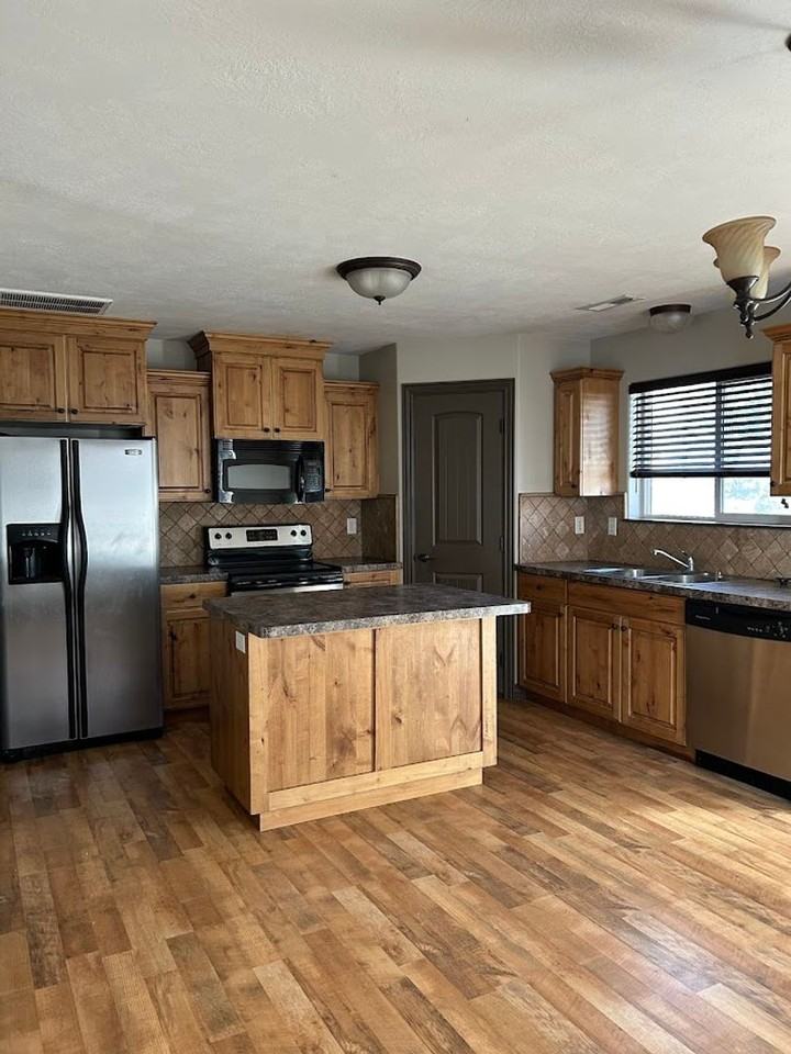 683 Countryside Ave - Photo 2 of 16