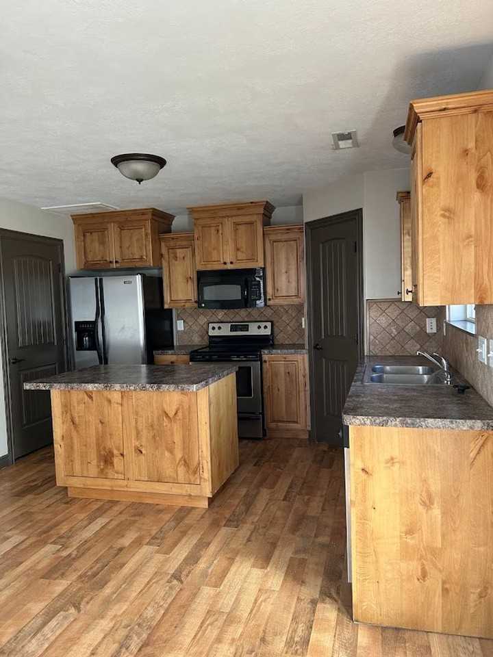 683 Countryside Ave - Photo 3 of 16