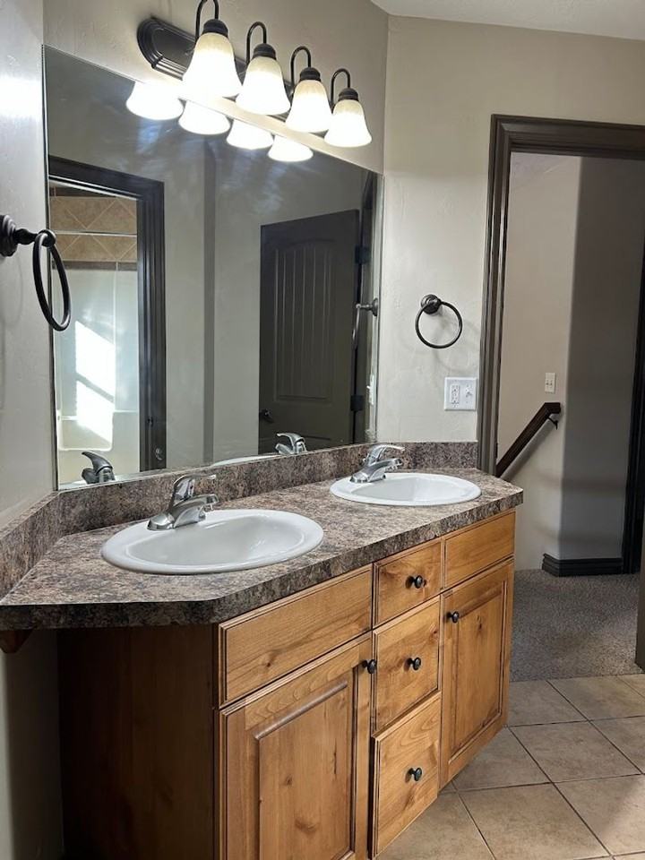 683 Countryside Ave - Photo 4 of 16