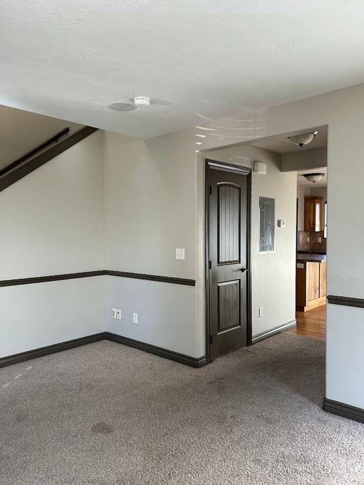 683 Countryside Ave - Photo 6 of 16