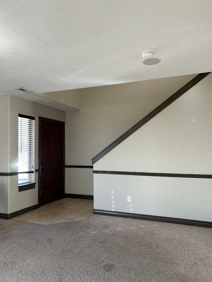 683 Countryside Ave - Photo 7 of 16