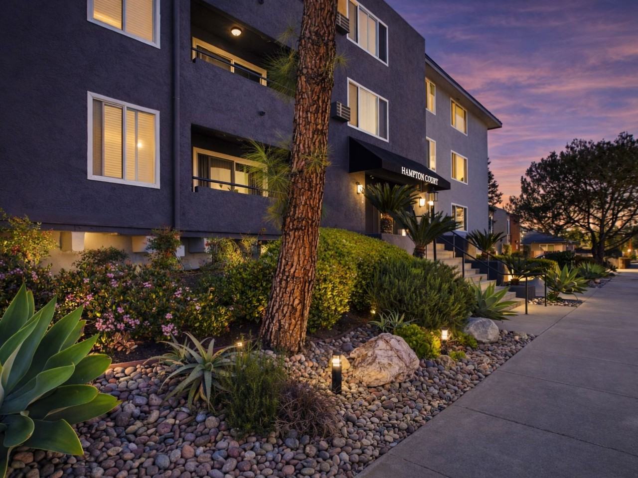 Hampton Court - Photo 3 of 4