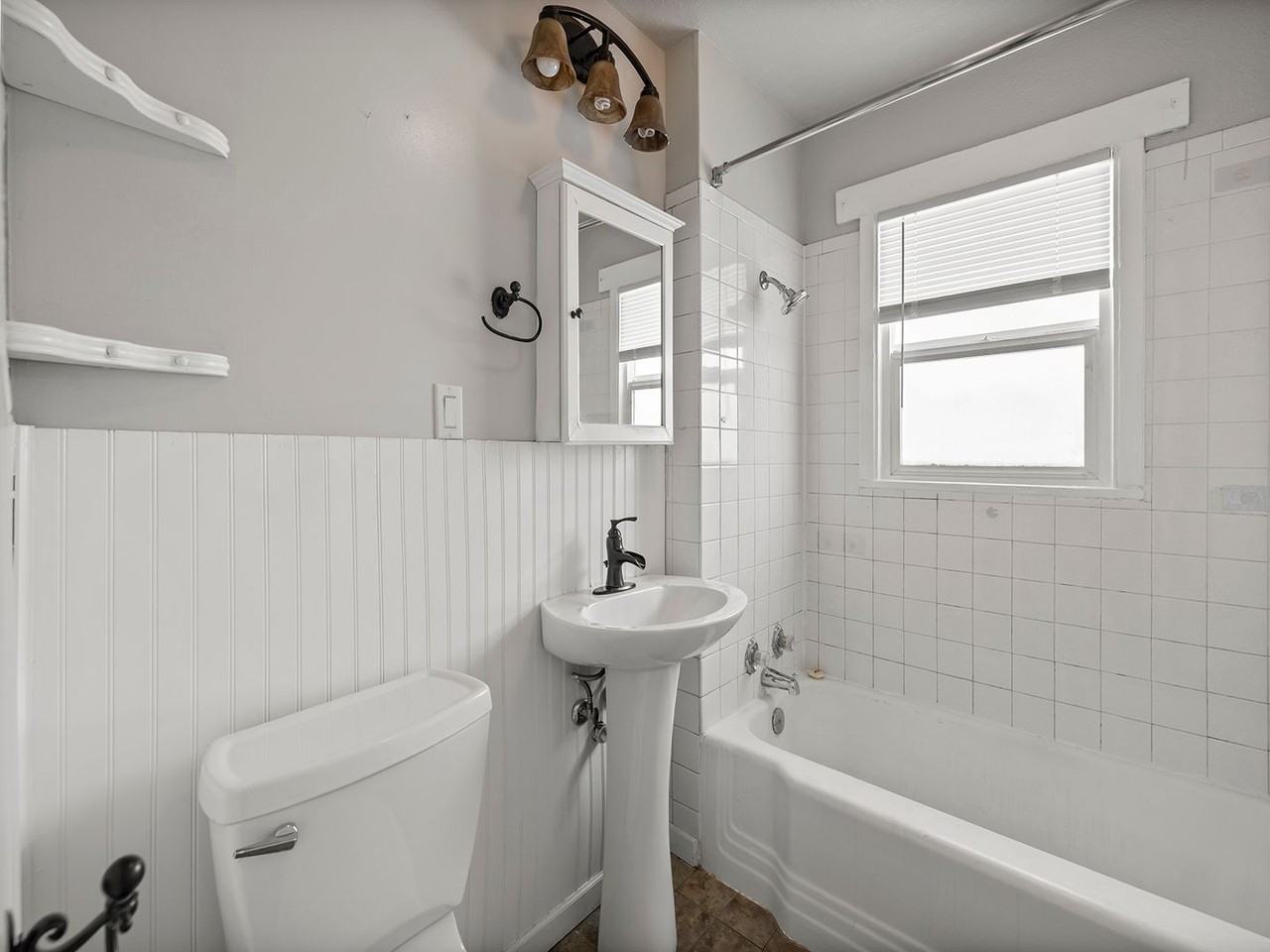 710 W Pershing Blvd - Photo 7 of 18