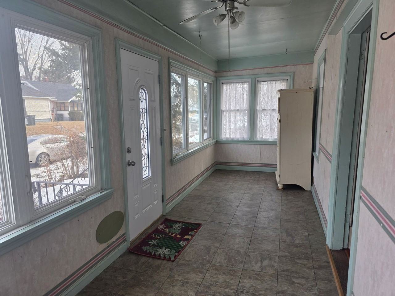 2226 Roger St - Photo 3 of 17