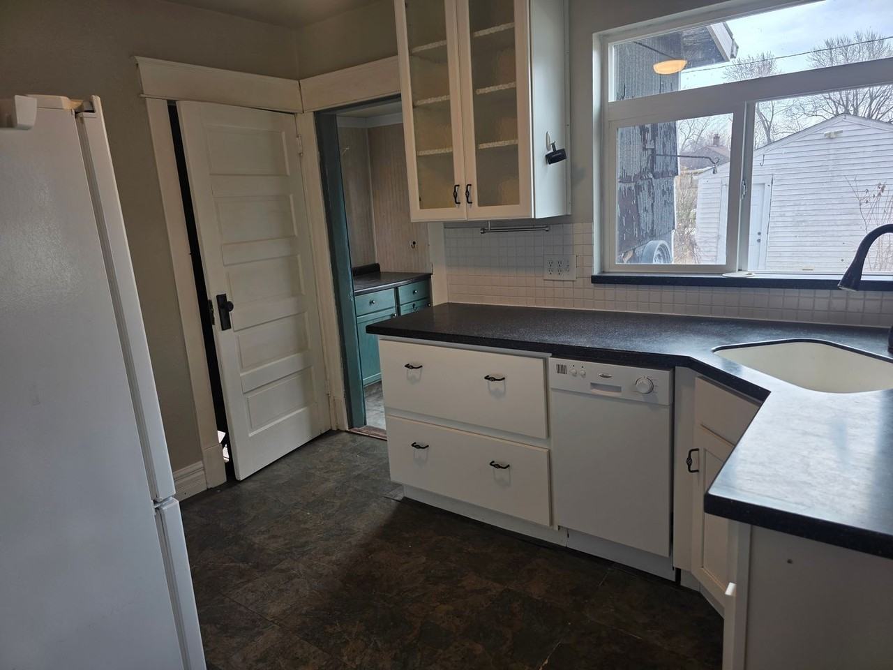 2226 Roger St - Photo 4 of 17