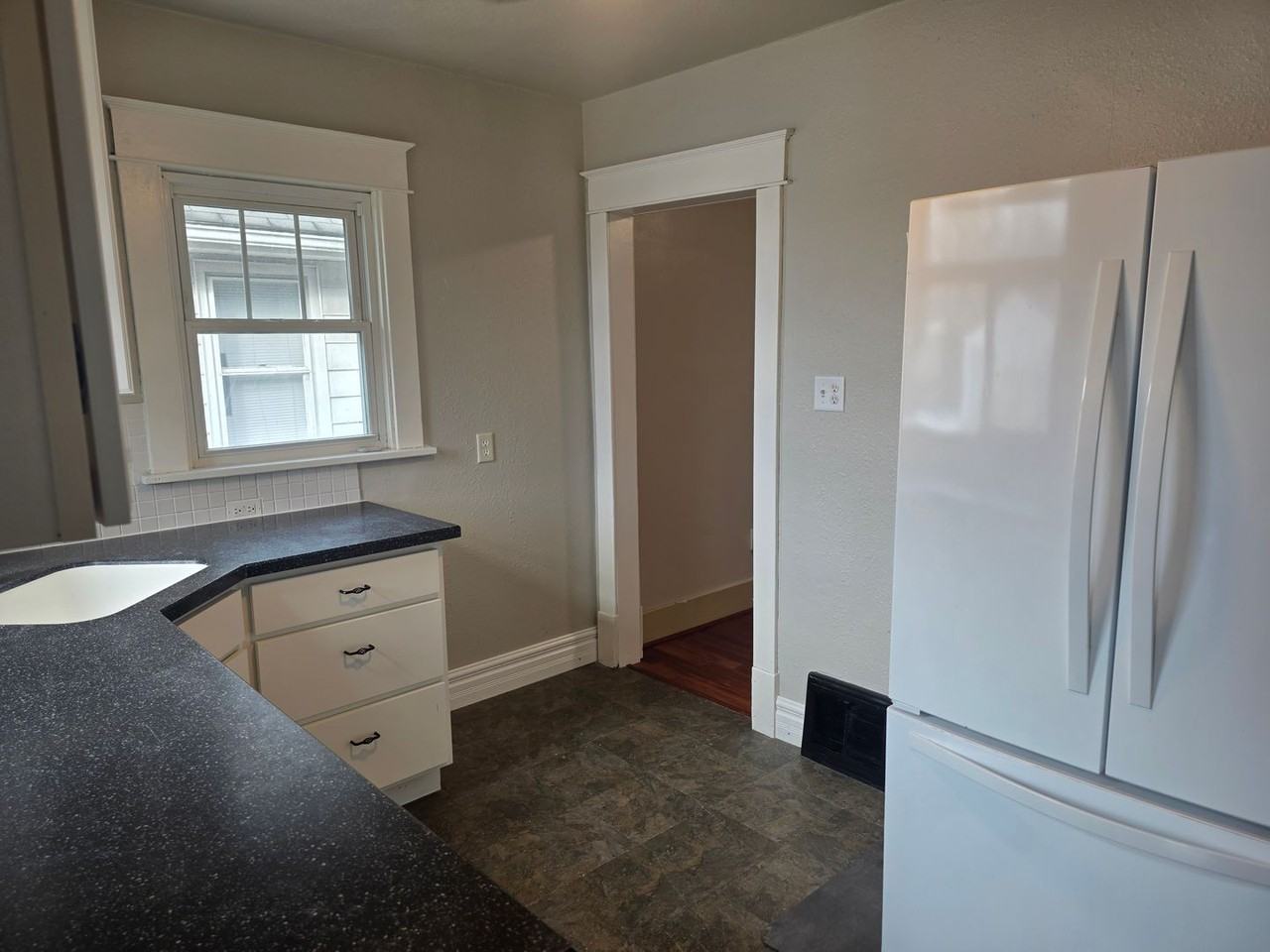 2226 Roger St - Photo 5 of 17