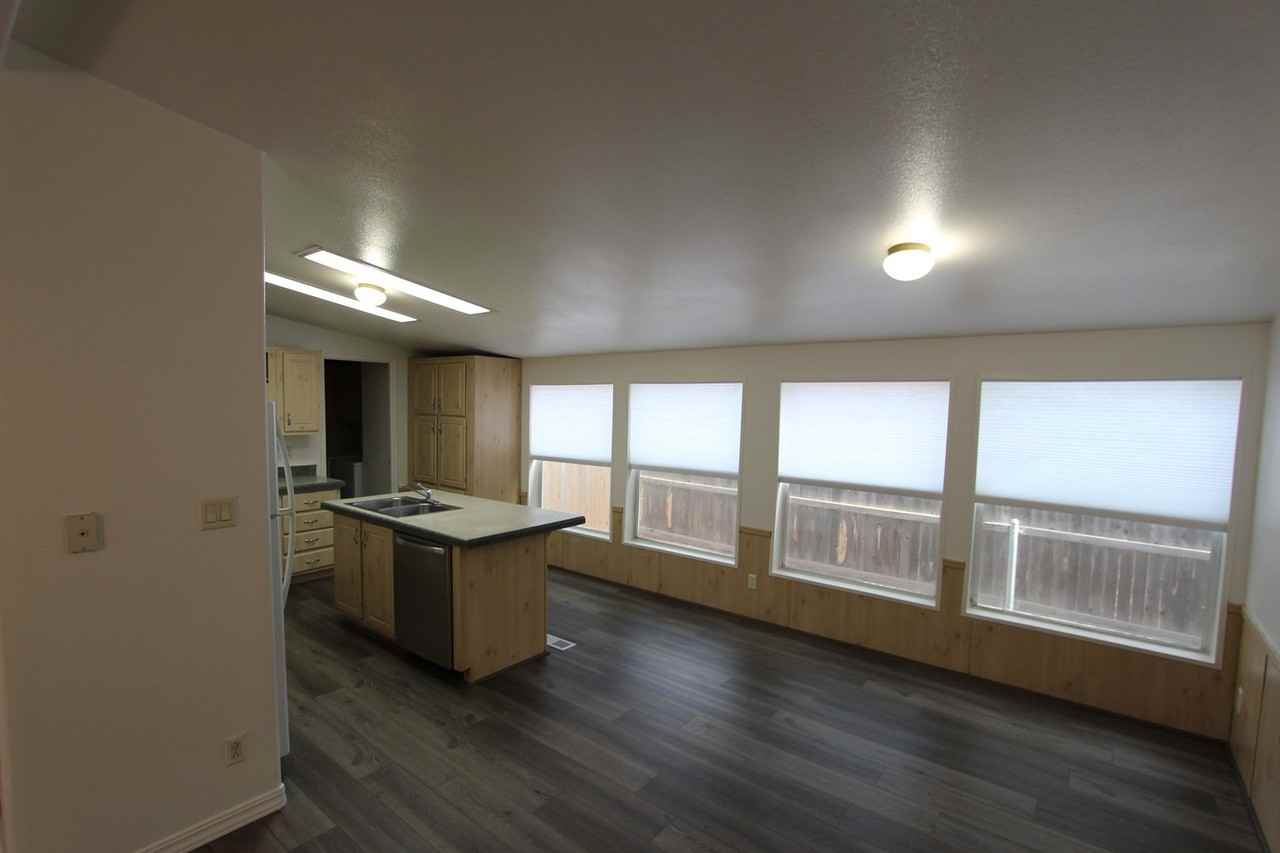 1529 S Burlington St - Photo 3 of 21