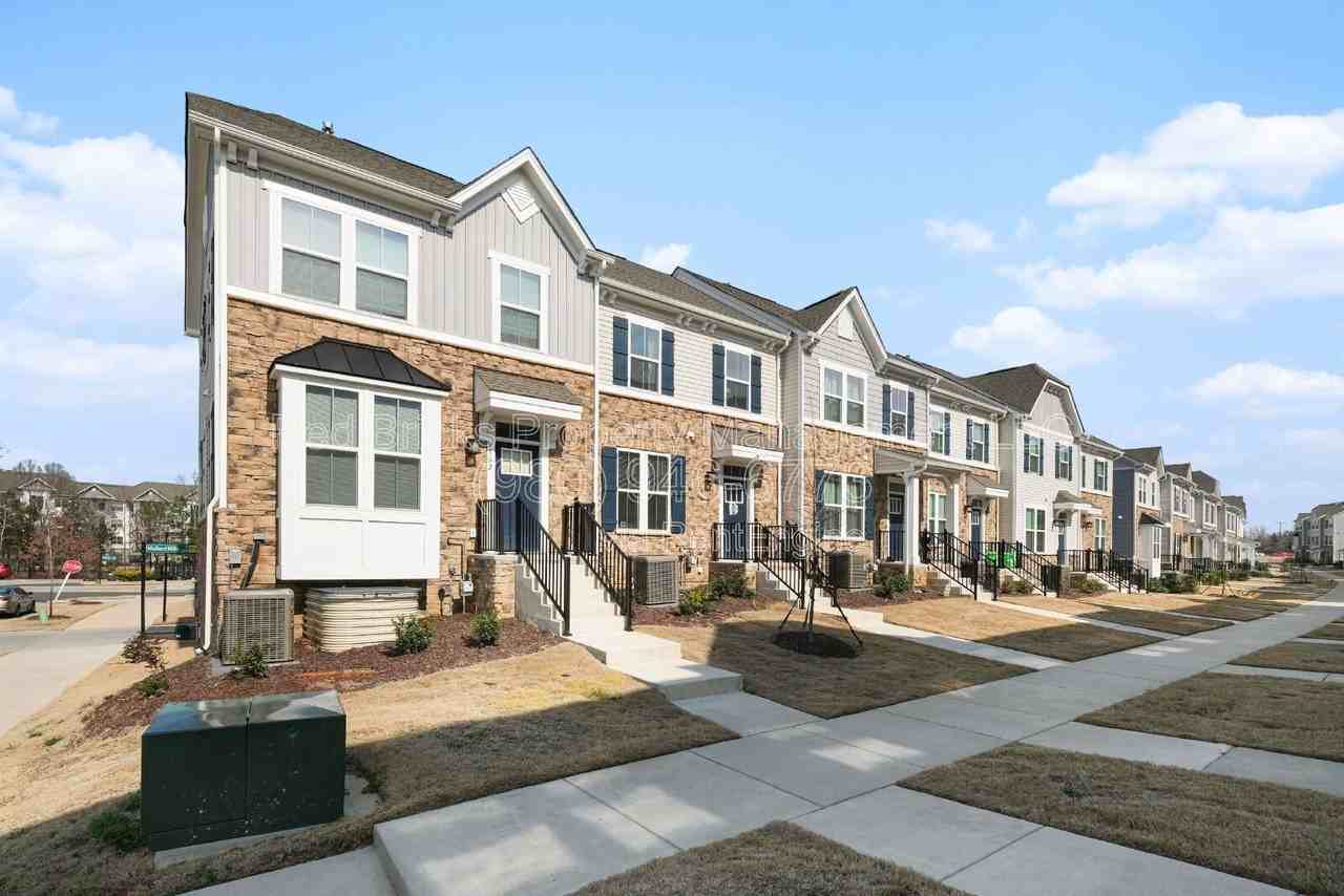 9306 Mallard Mills Dr - Photo 3 of 34