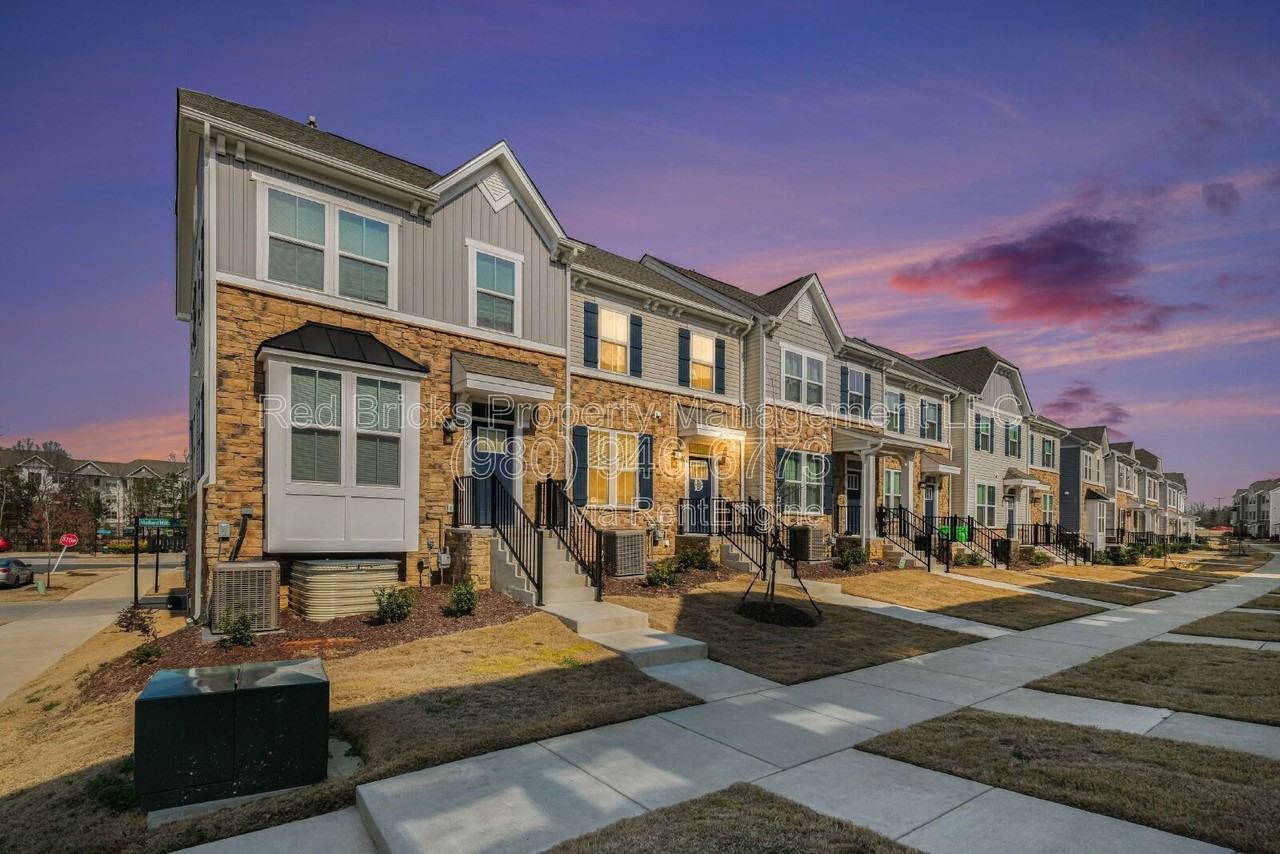 9306 Mallard Mills Dr - Photo 4 of 34