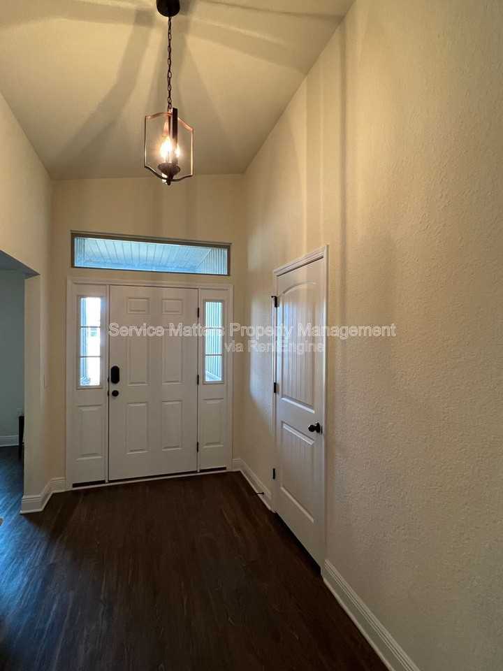 5463 Peach Dr - Photo 4 of 36