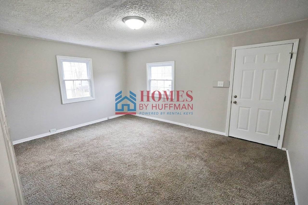 3305 N Saint Joseph Ave - Photo 5 of 20