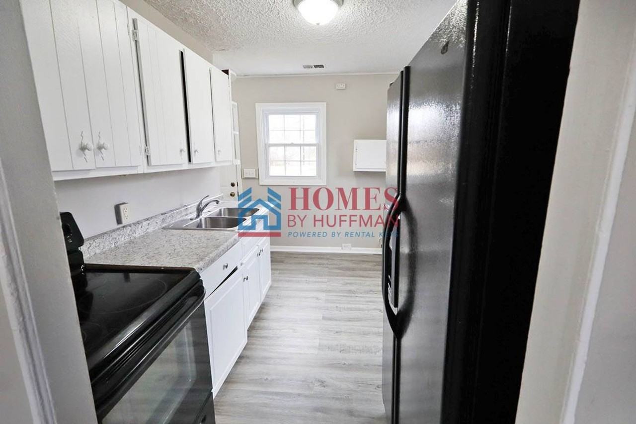 3305 N Saint Joseph Ave - Photo 7 of 20