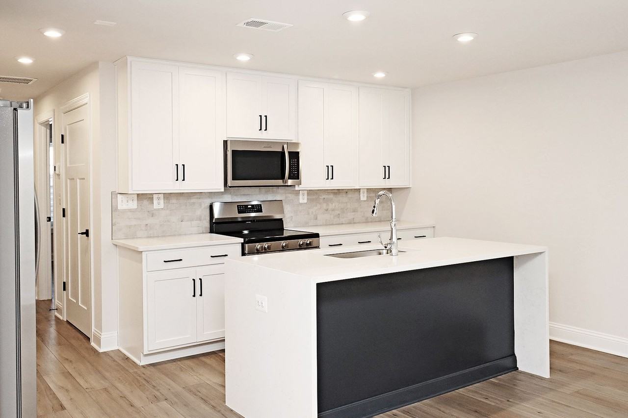 2209 Leeham St #B - Photo 3 of 10