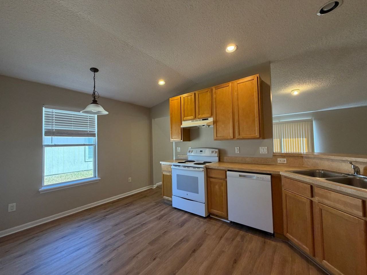 1455 Bitterberry Dr - Photo 3 of 14