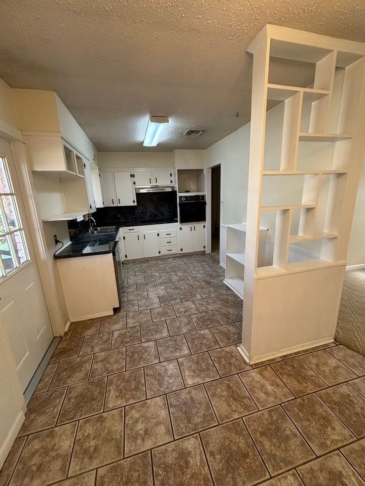 3107 Donald Dr - Photo 4 of 13