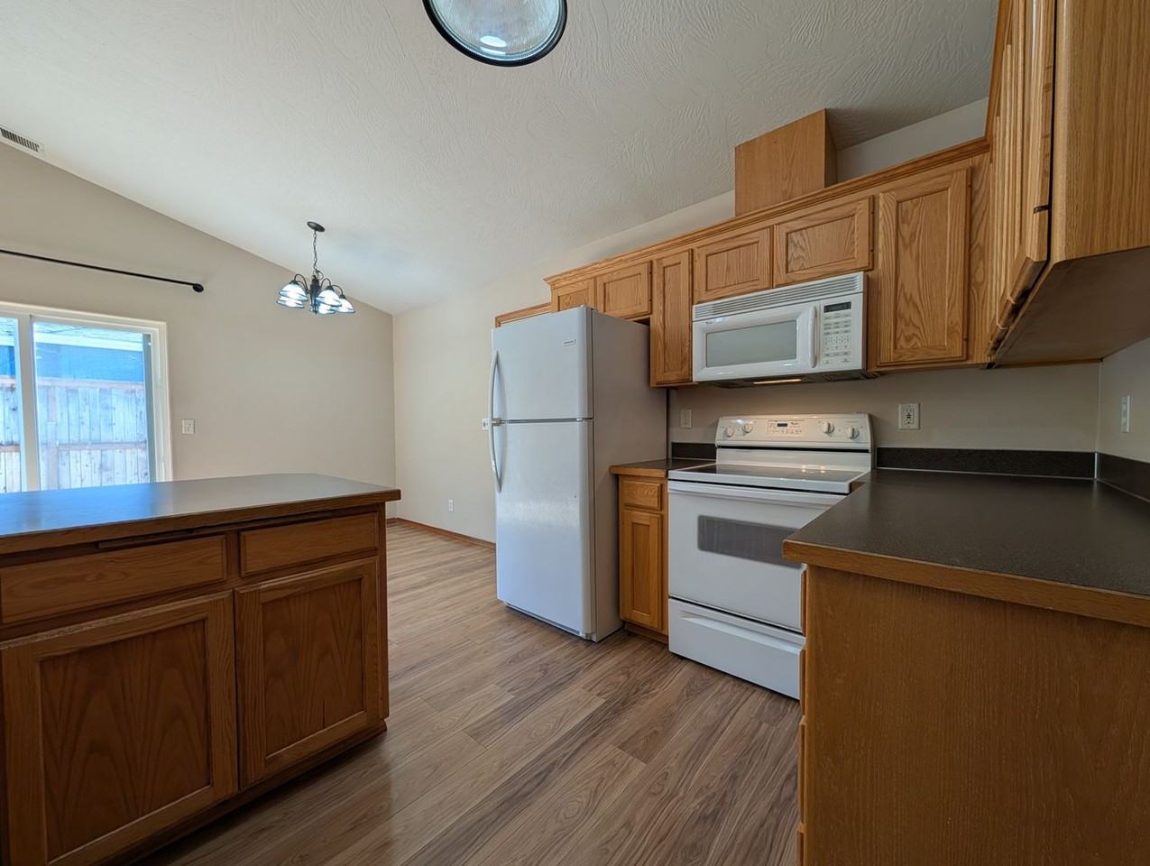 549 Nicholas Dr - Photo 6 of 22