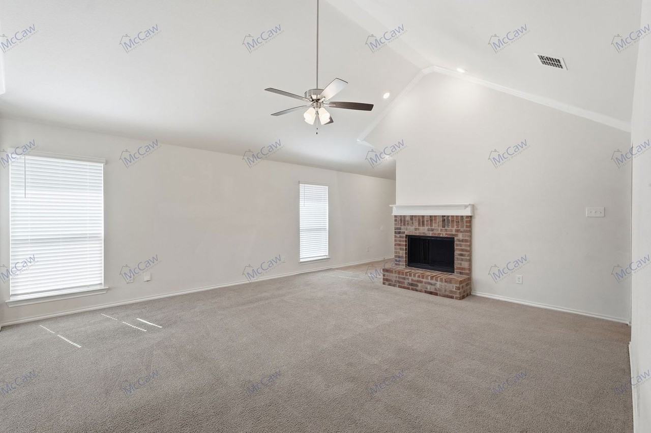 422 Greenhaven Dr - Photo 2 of 21