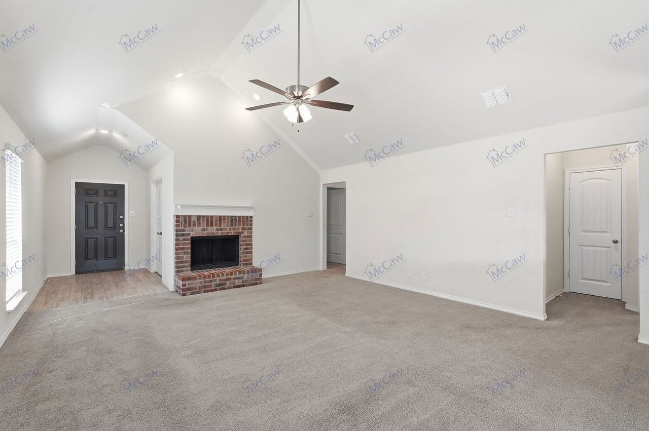 422 Greenhaven Dr - Photo 3 of 21