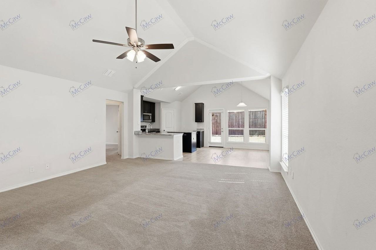 422 Greenhaven Dr - Photo 4 of 21