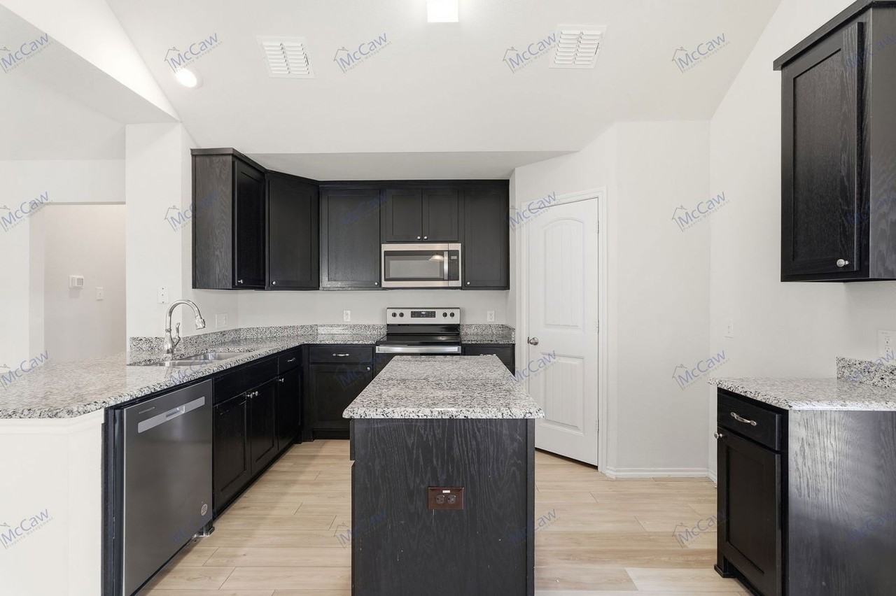 422 Greenhaven Dr - Photo 7 of 21