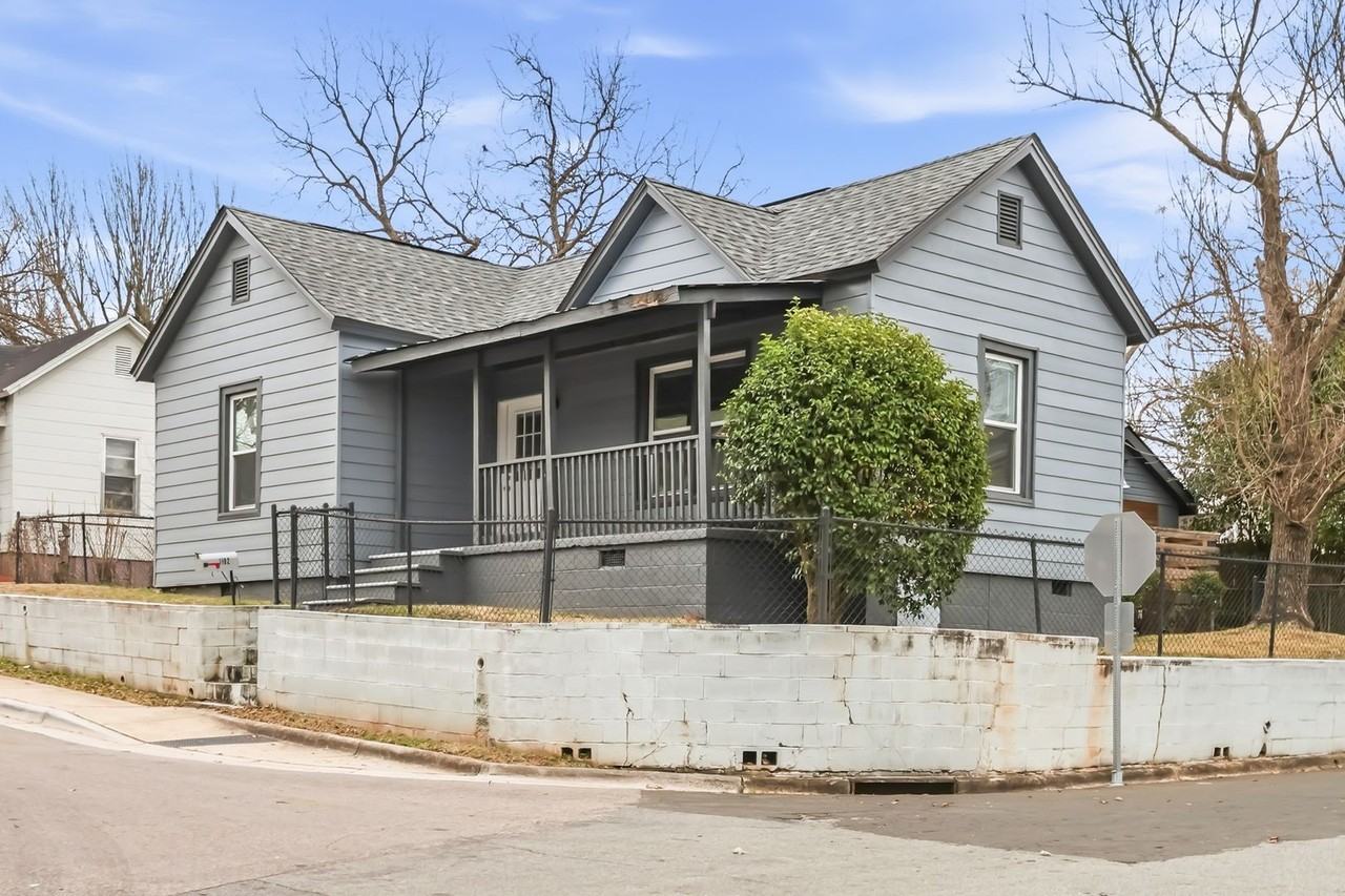 1102 Franklin St - Photo 2 of 24