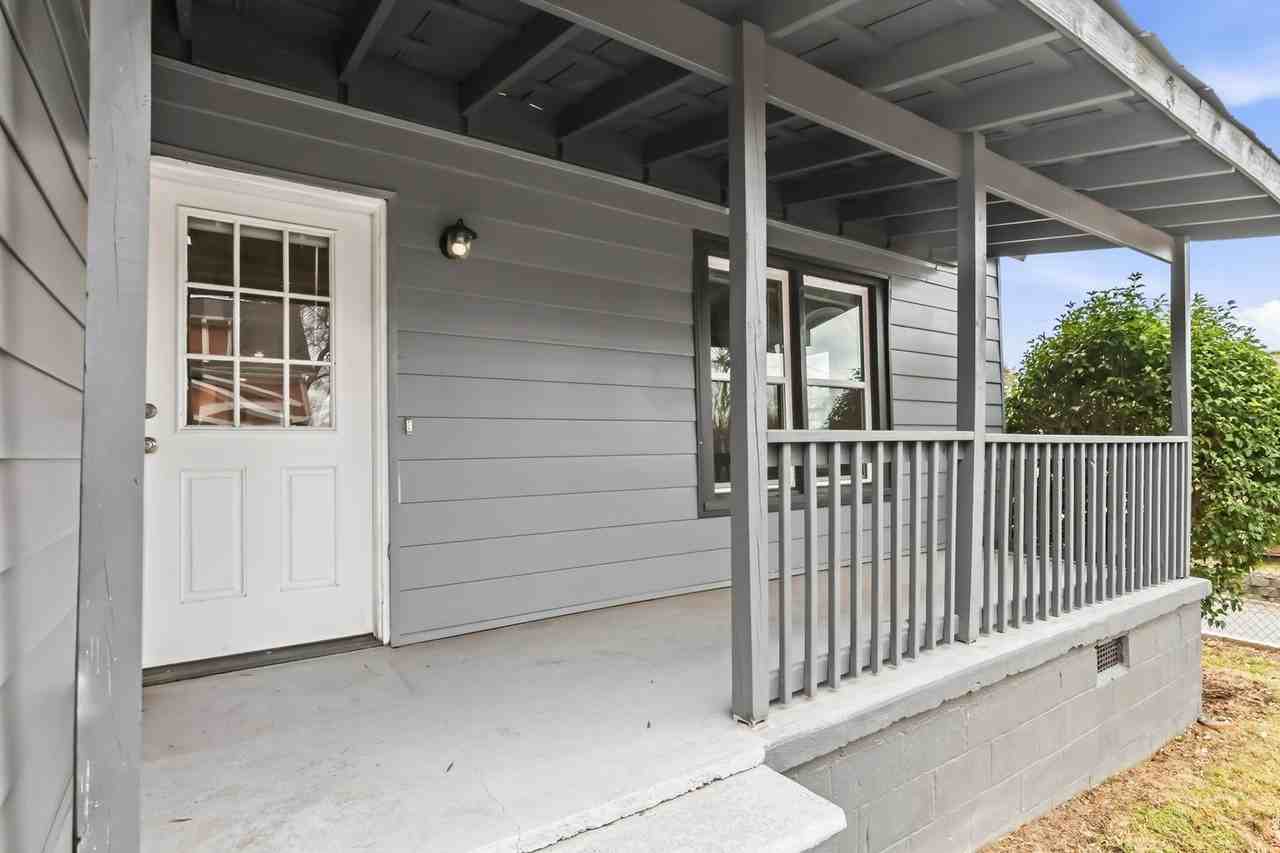 1102 Franklin St - Photo 3 of 24