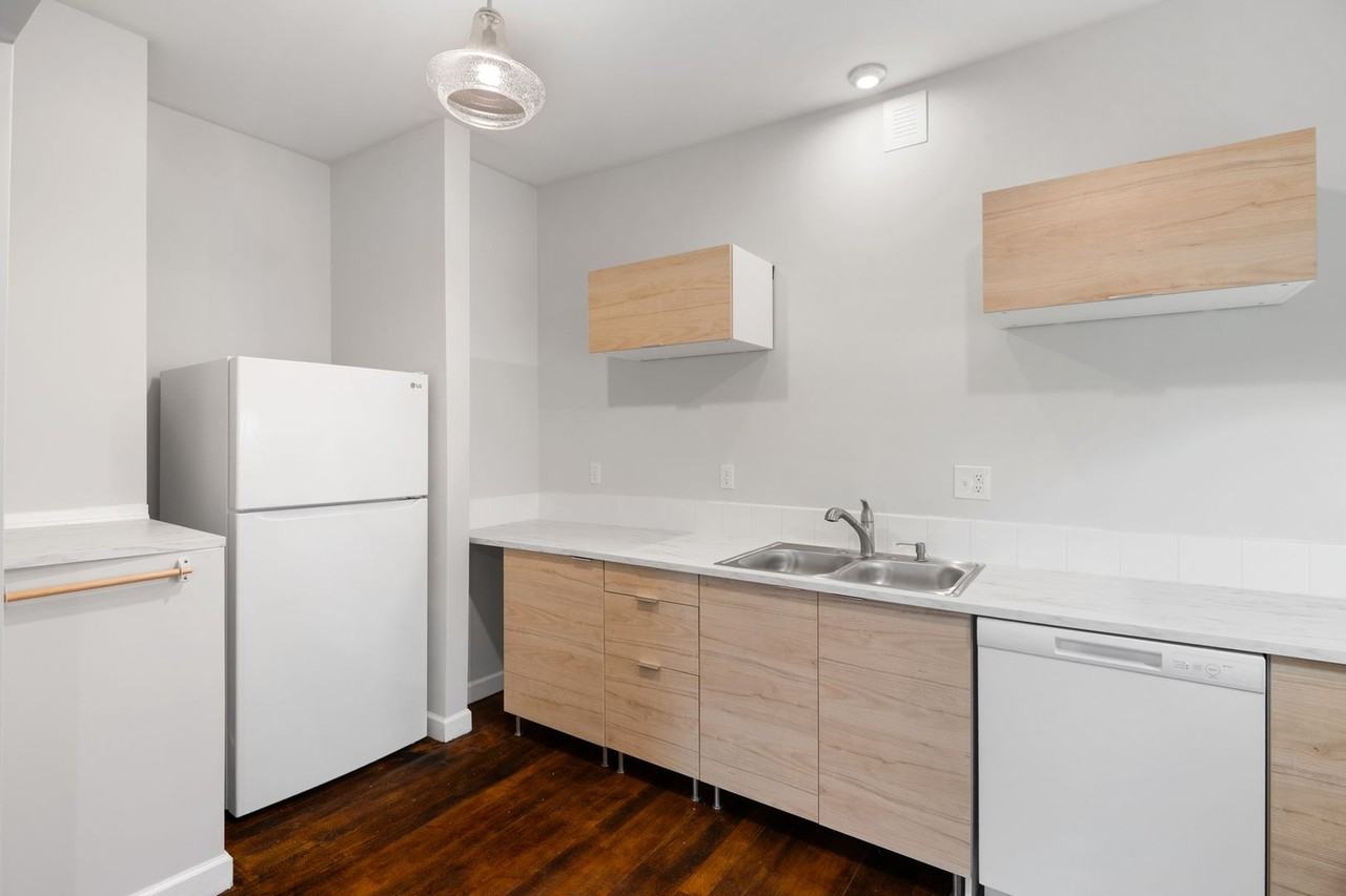 1102 Franklin St - Photo 7 of 24