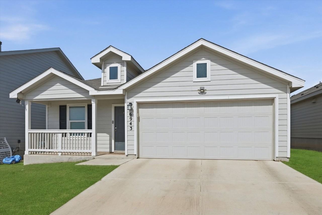 6943 Tides Trl - Photo 4 of 30