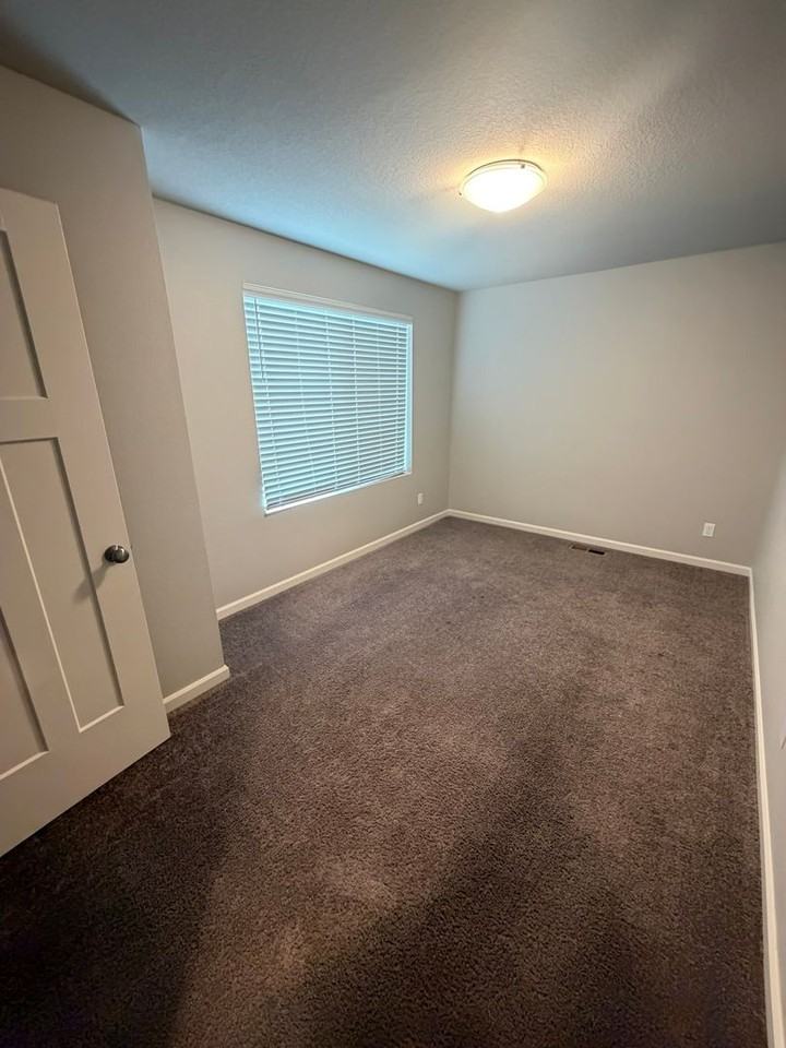 6364 Rebecca St Se - Photo 3 of 38